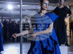 Кадър от пърформанса към изложбата Biomorphic³ на Николай Божилов. Снимка: Владислава Григорова