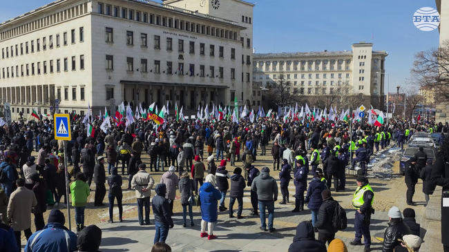 Протест за запазване на българския лев организира партия "Възраждане" пред БНБ