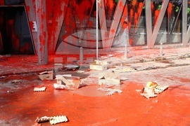 Напрежение възникна пред сградата на представителството на ЕК в София по време на протест на "Възраждане" срещу еврото