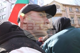 Напрежение възникна пред сградата на представителството на ЕК в София по време на протест на "Възраждане" срещу еврото