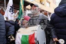 Напрежение възникна пред сградата на представителството на ЕК в София по време на протест на "Възраждане" срещу еврото