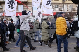 Напрежение възникна пред сградата на представителството на ЕК в София по време на протест на "Възраждане" срещу еврото