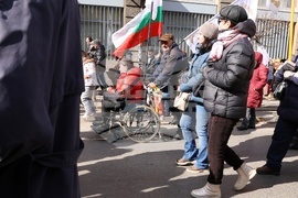 Напрежение възникна пред сградата на представителството на ЕК в София по време на протест на "Възраждане" срещу еврото