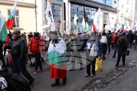 Напрежение възникна пред сградата на представителството на ЕК в София по време на протест на "Възраждане" срещу еврото