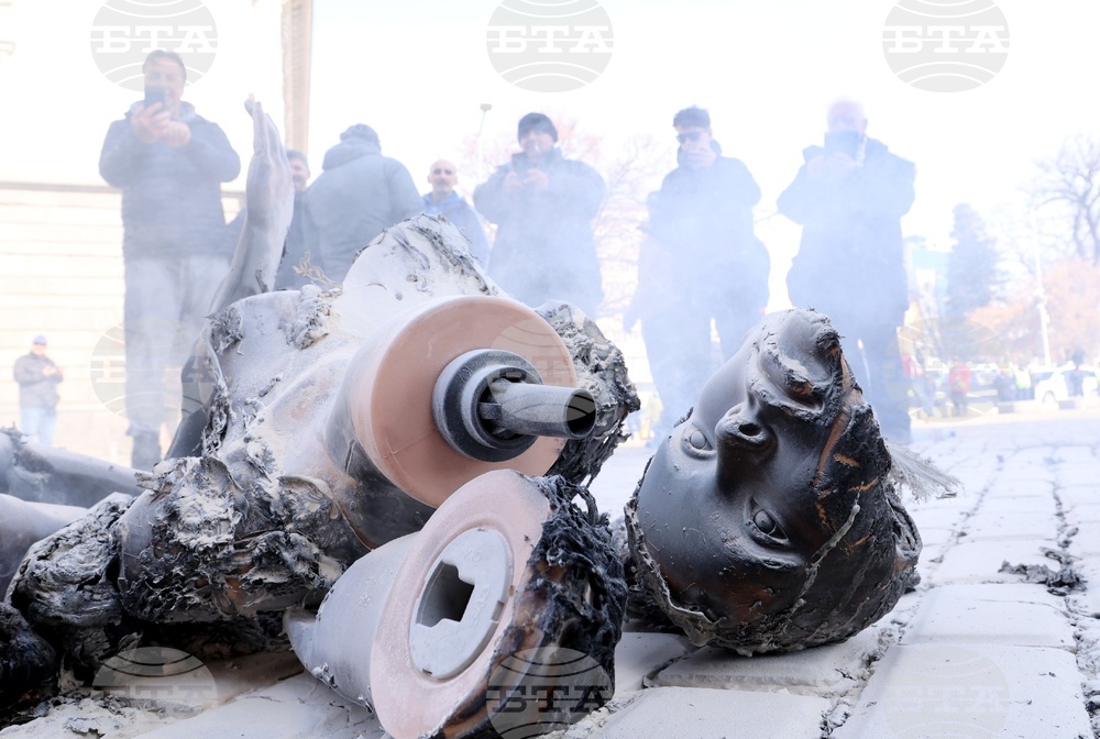 Напрежение възникна пред сградата на представителството на ЕК в София по време на протест на "Възраждане" срещу еврото