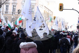Напрежение възникна пред сградата на представителството на ЕК в София по време на протест на "Възраждане" срещу еврото
