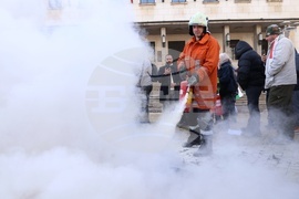 Напрежение възникна пред сградата на представителството на ЕК в София по време на протест на "Възраждане" срещу еврото