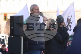 Напрежение възникна пред сградата на представителството на ЕК в София по време на протест на "Възраждане" срещу еврото