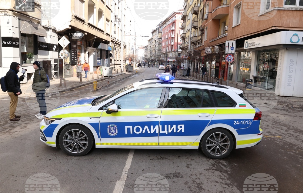 Напрежение възникна пред сградата на представителството на ЕК в София по време на протест на "Възраждане" срещу еврото