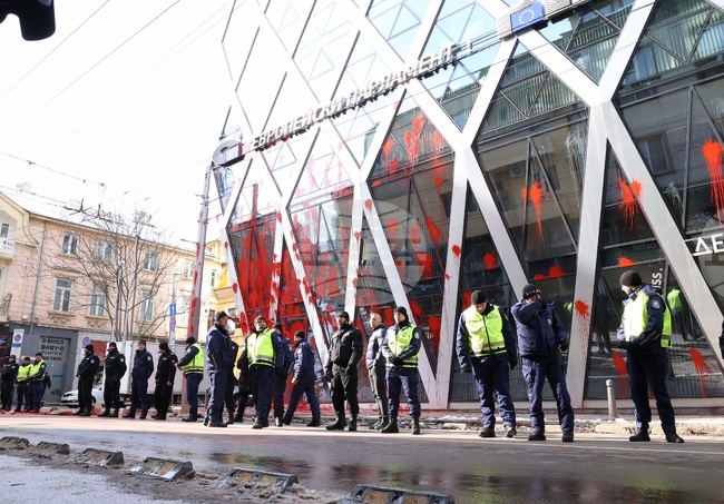 Политически сили осъдиха посегателството срещу сградата на представителството на Европейската комисия в София