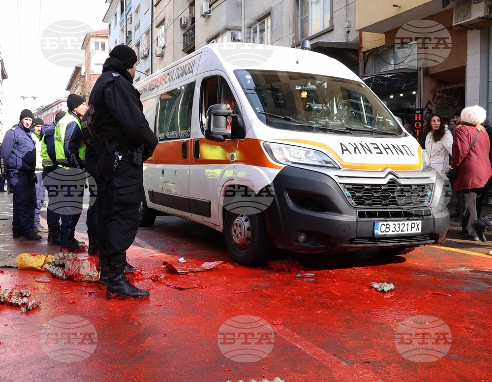 Напрежение възникна пред сградата на представителството на ЕК в София по време на протест на "Възраждане" срещу еврото