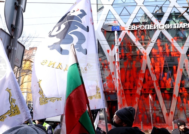 Nine Arrested after Anti-euro Protesters Storm European Commission Building in Sofia