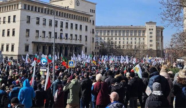 Двама народни представители от „Възраждане“ в болница след обгазяване, един арестуван