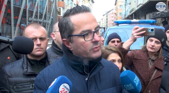 Един депутат от "Възраждане" е задържан, а двама са закарани в болница, съобщи Цончо Ганев