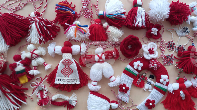 Турция - Истанбул - Българско неделно училище „Св. св. Кирил и Методий“ - мартеници