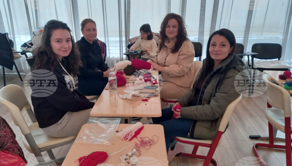 Турция - Истанбул - Българско неделно училище „Св. св. Кирил и Методий“ - мартеници