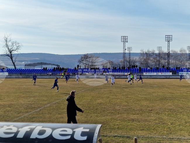 Това е една от най-важните ни победи, коментира треньорът на Струмска слава (Радомир) Стефан Гошев след мача с Етър