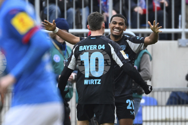 Байер Леверкузен се справи при гостуването си на Холщайн Кил и скъси дистанцията с Байерн Мюнхен в Бундеслигата