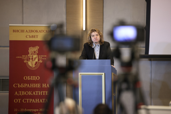 Високо ценя приноса на българската адвокатура за развитието на правовата държава и усилията за по-добро функциониране на съдебната система, заяви председателят на парламента Наталия Киселова пред делегатите на Общото събрание на адвокатите от страната