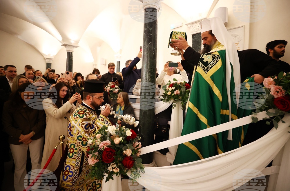 Българският патриарх Даниил отслужва възкресна вечерня с петохлебие в новия български храм „Свети Йоан Рилски“ в Лондон