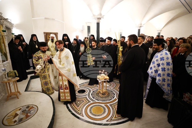 Bulgarian Patriarch Daniil Celebrates the Resurrection Vespers with Artoklasia in New Bulgarian Church St John of Rila in London