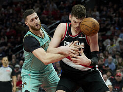 Hornets Trail Blazers Basketball
