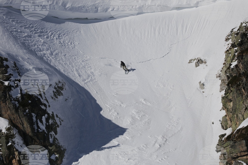 Рила планина - скиор - лавина