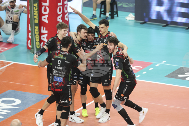 Кучине Лубе Чивитанова загуби от Тренто в първия мач от финала на мъжкото волейболно първенство на Италия, Александър Николов реализира 13 точки