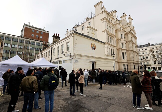 Храмът "Св. Йоан Рилски" в Лондон е символ, че когато българите се обединят, могат да създадат нещо, което носи смисъл, каза Васил Христов