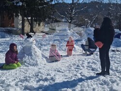Търговище - зимен празник - състезание за най-висок снежен човек