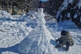 Търговище - зимен празник - състезание за най-висок снежен човек