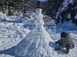 Търговище - зимен празник - състезание за най-висок снежен човек