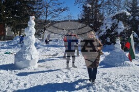 Търговище - зимен празник - състезание за най-висок снежен човек