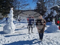 Търговище - зимен празник - състезание за най-висок снежен човек