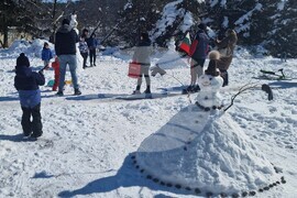 Търговище - зимен празник - състезание за най-висок снежен човек