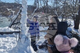 Търговище - зимен празник - състезание за най-висок снежен човек