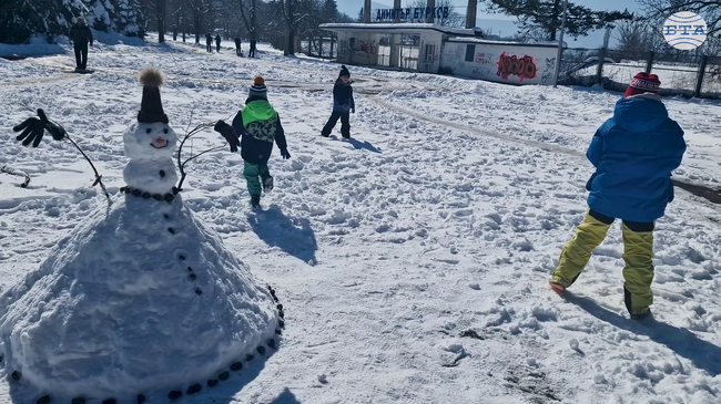 Снежен човек с височина 264 см измериха в зимно състезание в Търговище