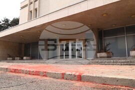 Посолство на Русия - разлята червена боя