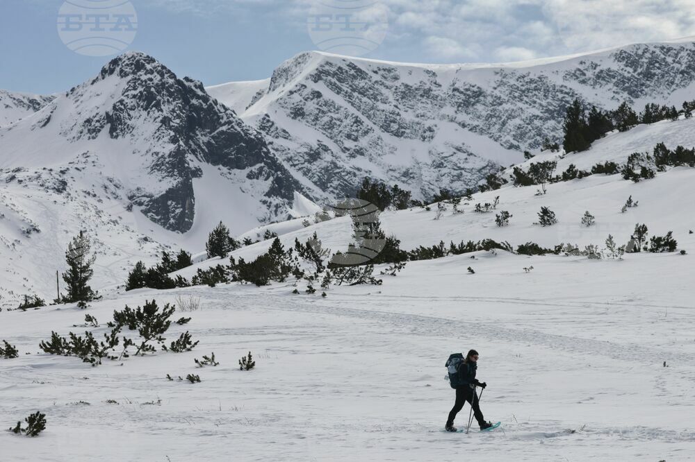 Mountain Hikers Should Be Equipped with Winter Gear despite Warm Weather - Mountain Rescue Service
