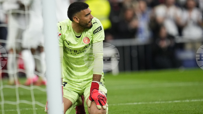 Фенове на Еспаньол уцелиха с бутилка по главата вратаря на Жирона