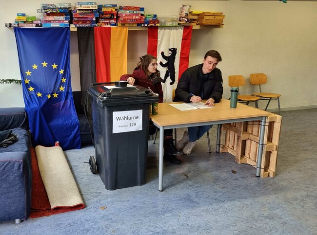 Избирателната активност в Германия в ранния следобед днес е 52%, сочат данни на Федералната избирателна комисия