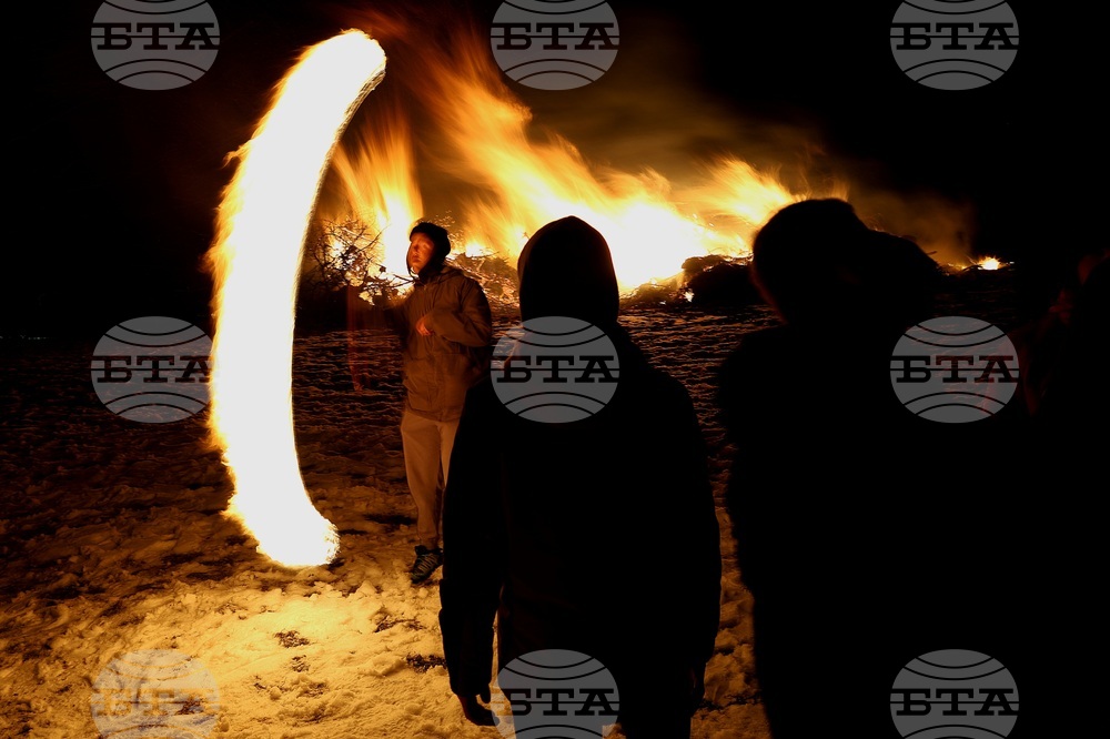 Село Лозен - месни заговезни - огън