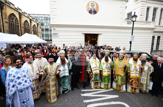 Патриарх Даниил освети новия храм „Св. Йоан Рилски“ в Лондон и отслужи първата света литургия в него