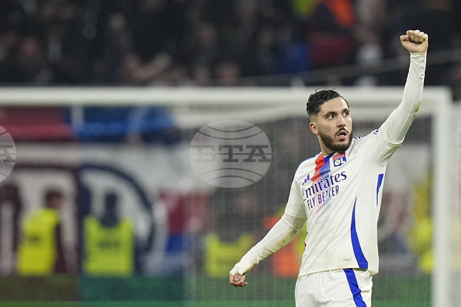 Борусия Дортмунд ще направи трети опит да привлече Раян Шерки