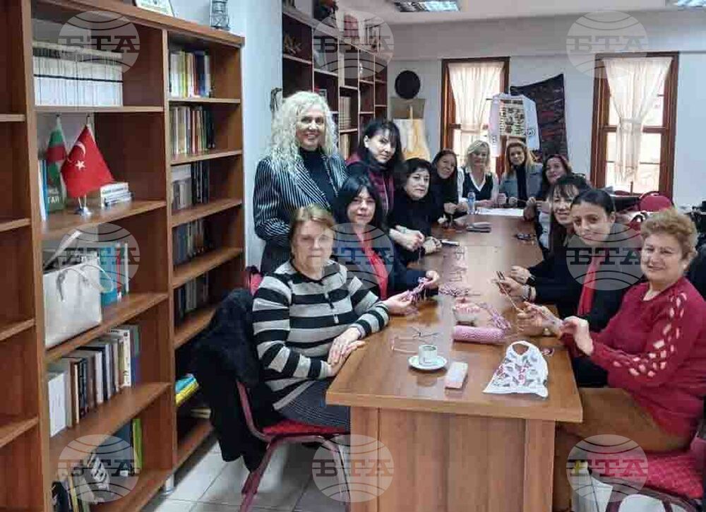 Изселнички от България в турски град Ялова популяризират традицията на мартеницата