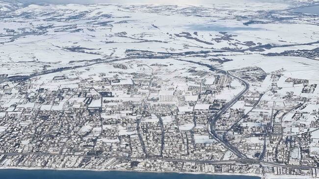 Обилен снеговалеж и поледици в Истанбул парализираха трафика; десетки полети са отменени 