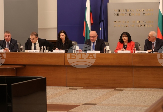 Social Partners Discuss Draft Health Insurance Budget