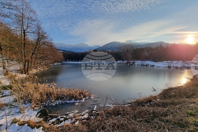 Язовири и реки в Монтанско замръзнаха заради студеното време