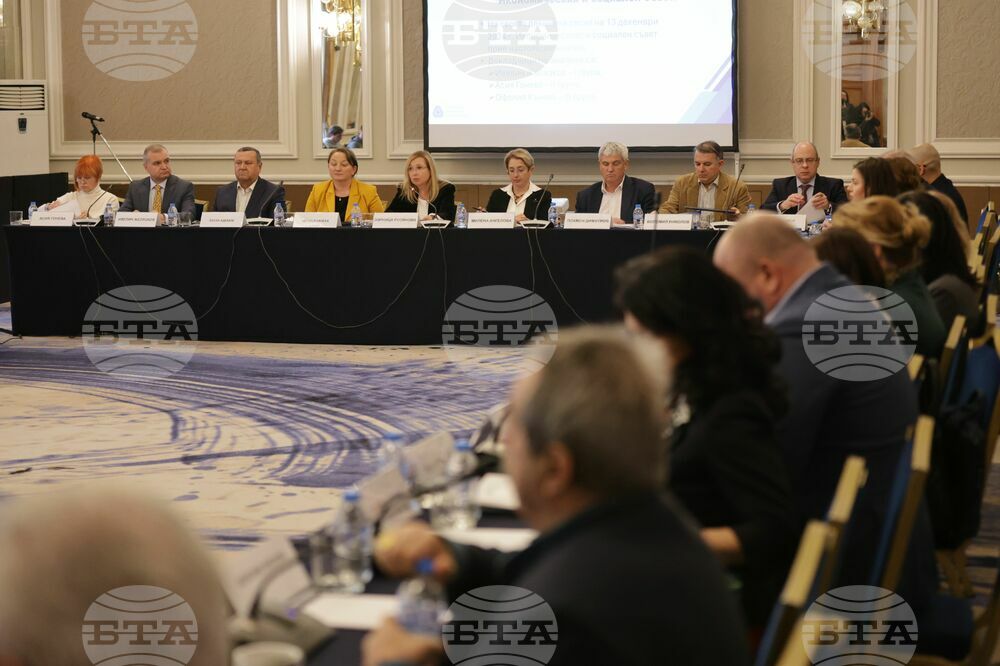 Осигурените лица трябва да бъдат стимулирани да плащат осигуровки върху истинските си доходи, каза Ася Гонева от КНСБ