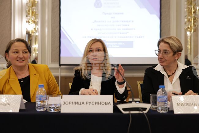 Икономическият и социален съвет застава изцяло зад тристълбовия пенсионен модел на България, обяви председателят Зорница Русинова